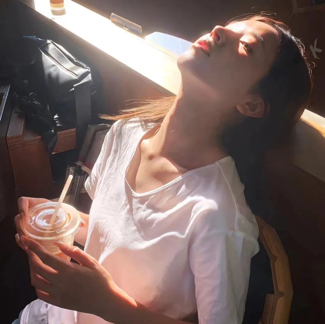 窗外是蓝星